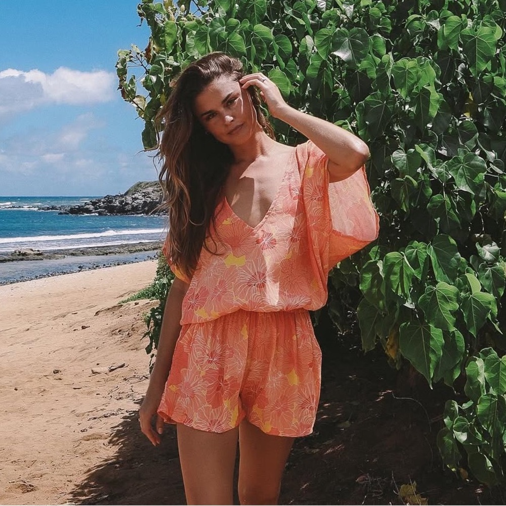 Fighting Eel Ava Sky Romper Provence Coral Hibiscus Size Medium NWOT